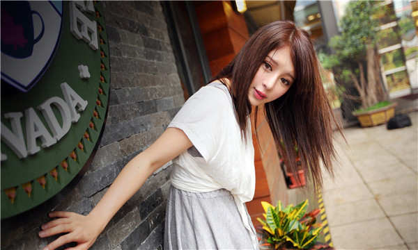 罗山想找一个女性生孩子给报酬-｛找个女人生孩子多少钱｝